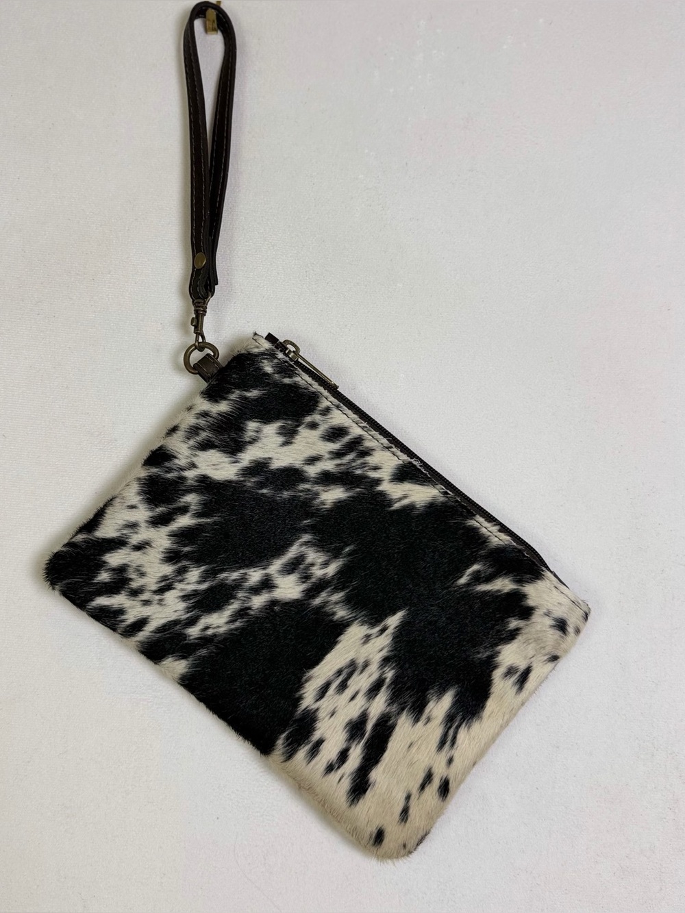 Genuine Cowhide Hair On Hide Wristlet Clutch Black White Western Boho NWOT NEW - Picture 2 of 6